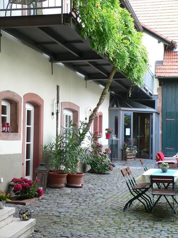 Alter Winzerhof Weisenheim Am Berg E.K. Hotel Ngoại thất bức ảnh