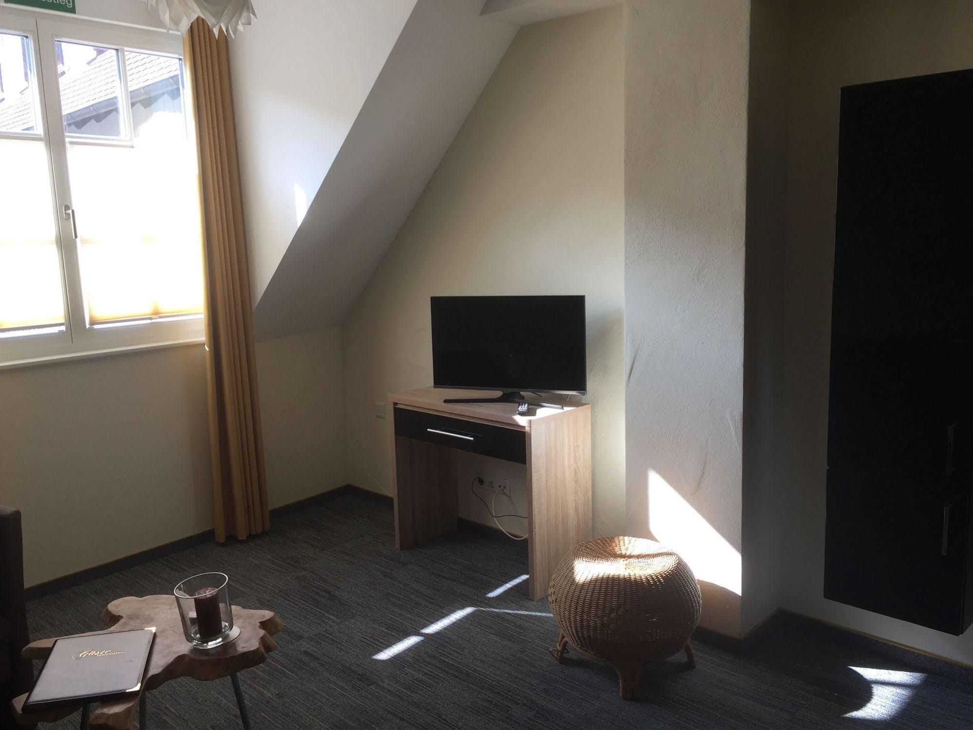 Alter Winzerhof Weisenheim Am Berg E.K. Hotel Ngoại thất bức ảnh