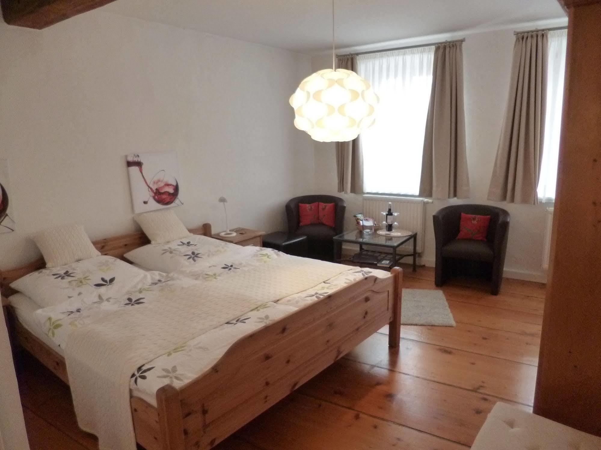 Alter Winzerhof Weisenheim Am Berg E.K. Hotel Ngoại thất bức ảnh