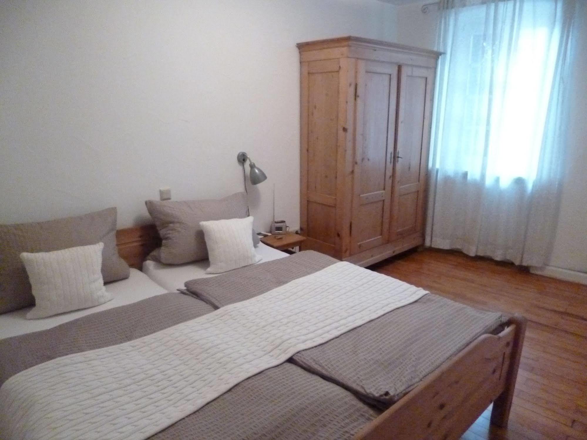 Alter Winzerhof Weisenheim Am Berg E.K. Hotel Ngoại thất bức ảnh