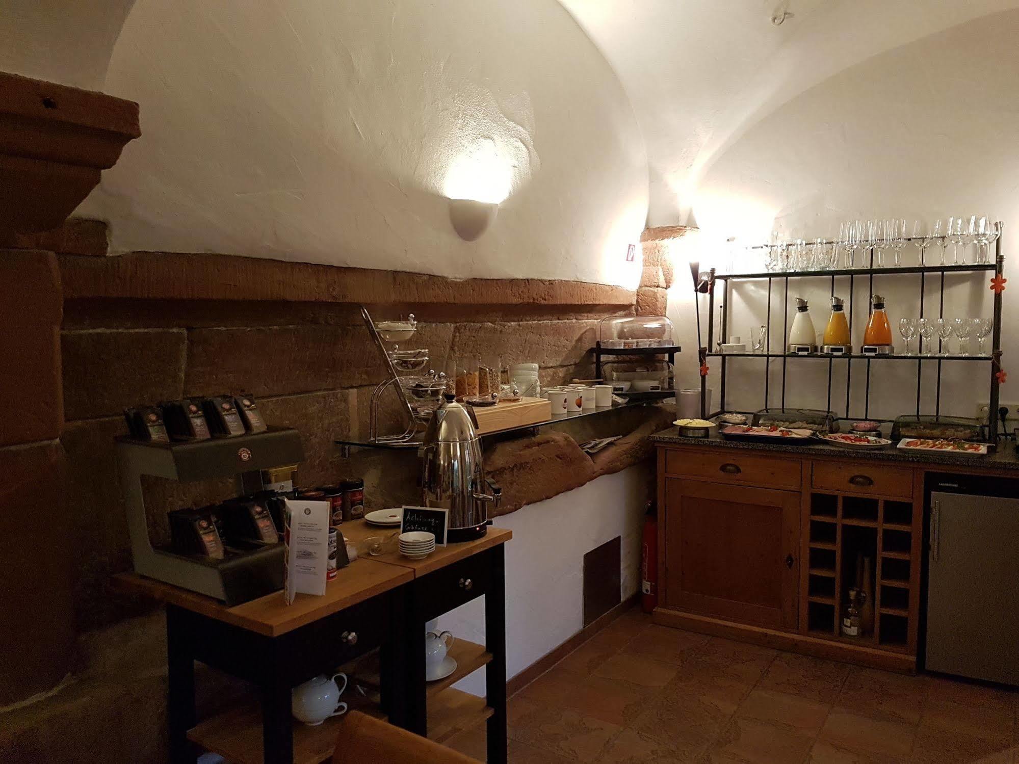 Alter Winzerhof Weisenheim Am Berg E.K. Hotel Ngoại thất bức ảnh