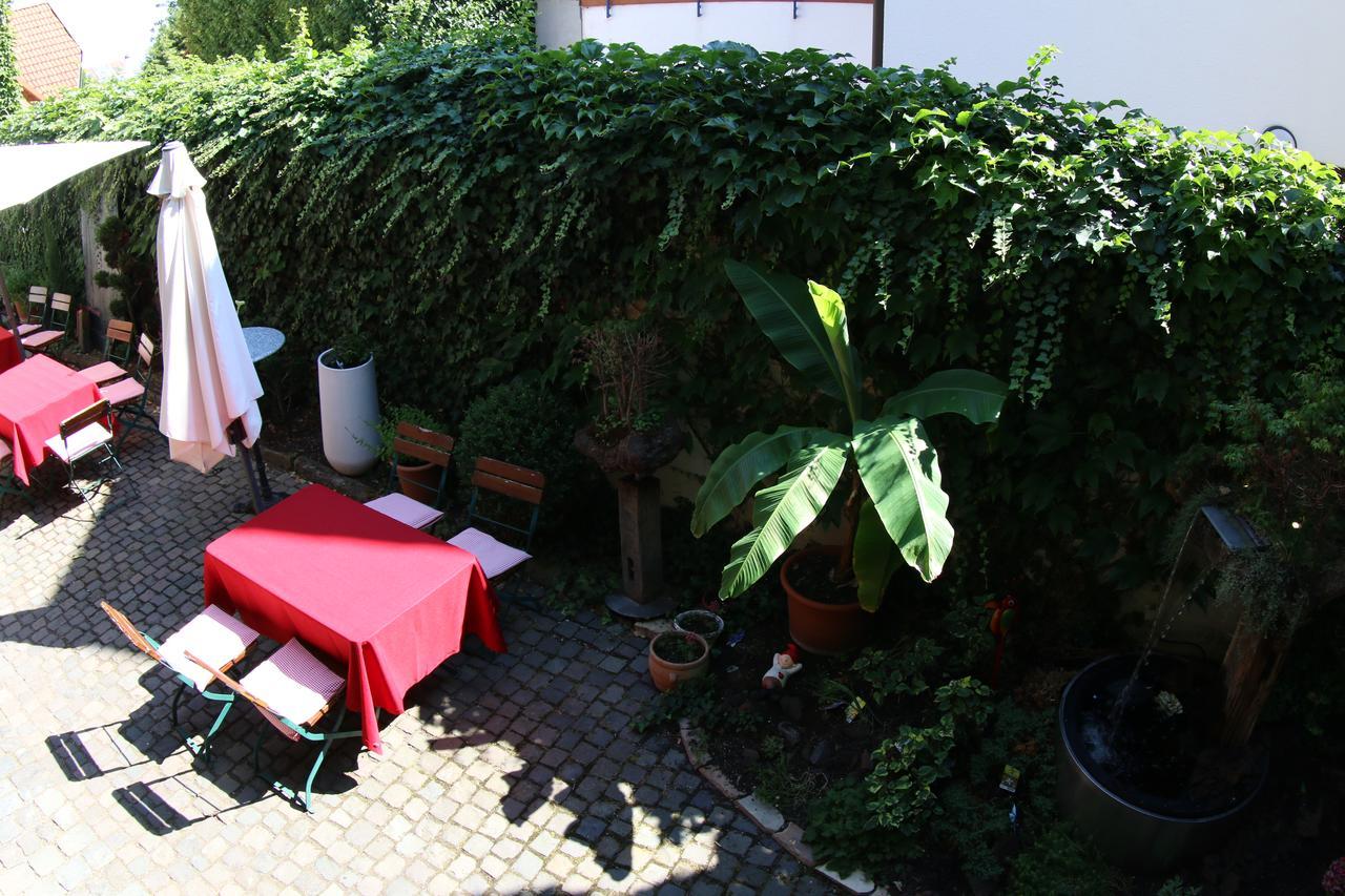 Alter Winzerhof Weisenheim Am Berg E.K. Hotel Ngoại thất bức ảnh